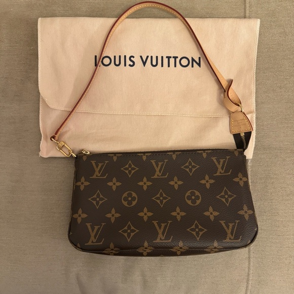 DISCONTINUED 2023 LOUIS VUITTON POCHETTE ACCESSOIRES IN MONOGRAM - Picture 3 of 12